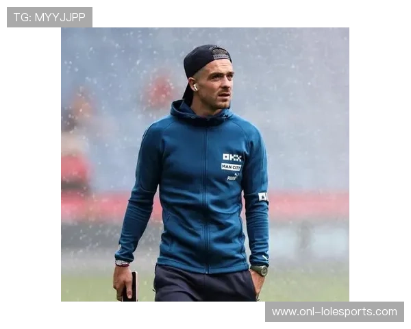 足球球星衣柜揭秘：探索顶级球员私下穿搭与时尚品味